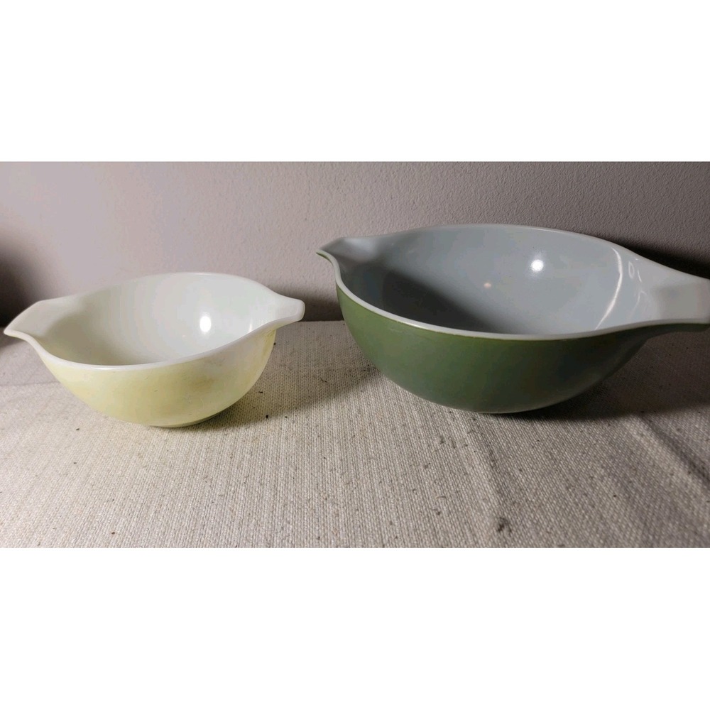 Vintage Pyrex Cinderella Mixing‎ Bowls Set 2 Verde Green 444 Yellow 442 AS IS